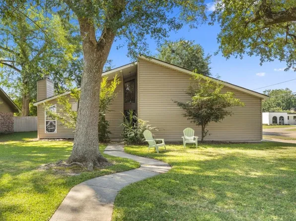 800 Cherrydale St, Lake Charles, LA 70607