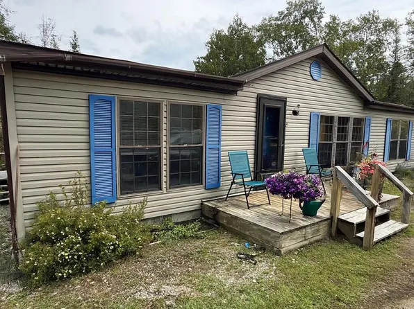 557 S Lakeside Rd, Cedarville, MI 49719
