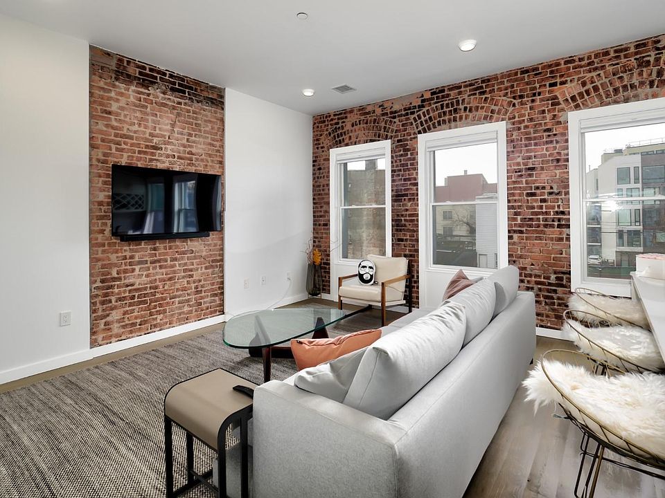 1st image of 371 4th St #2
