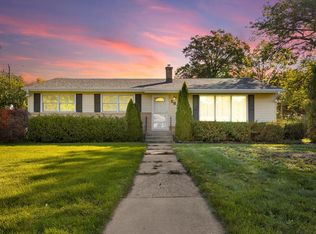 5828 S 40th St, Greenfield, WI 53221