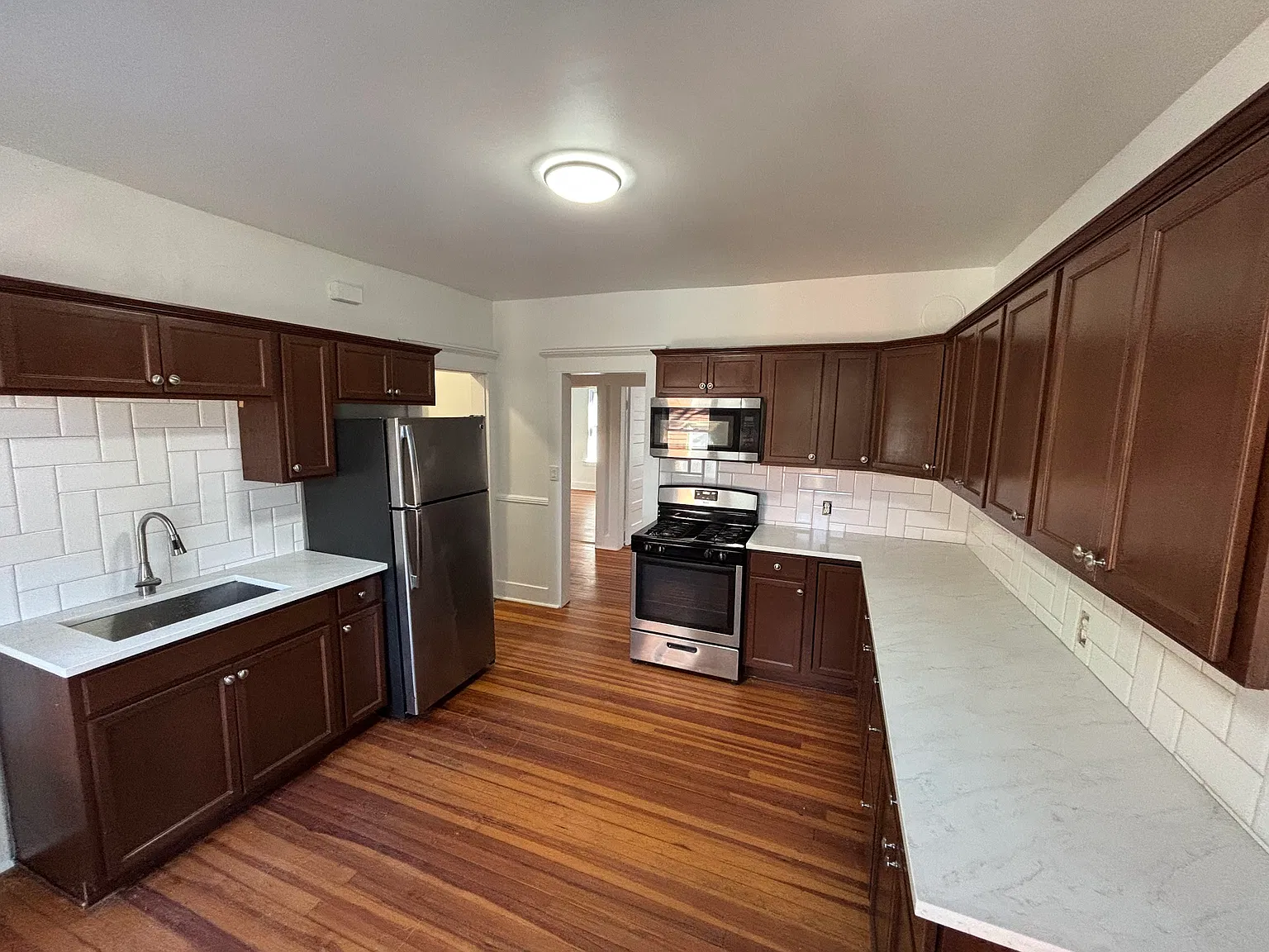 2 bed, 1300 sqft, $2,500 — Photo 1