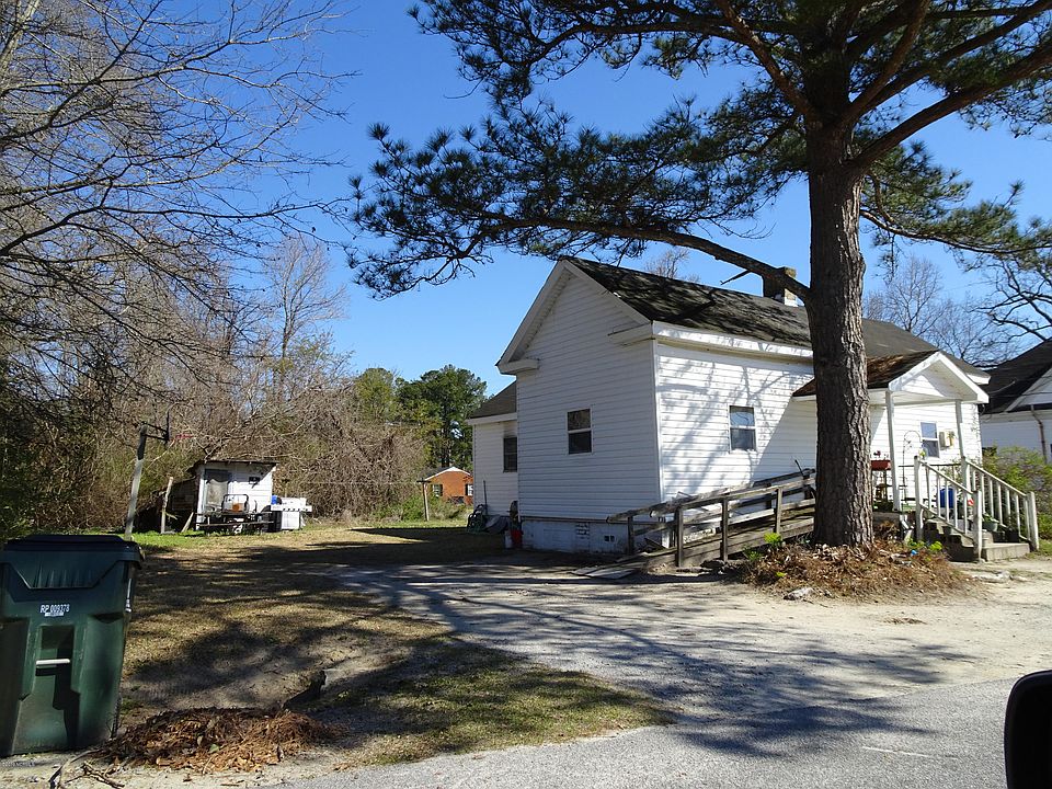 2nd image of 132 Ives St