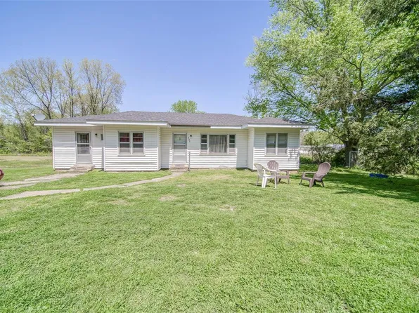 555 W Walnut St, Ellington, MO 63638