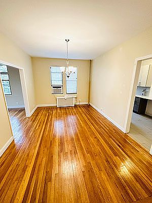5th image of 11525 Metropolitan Ave APT 342
