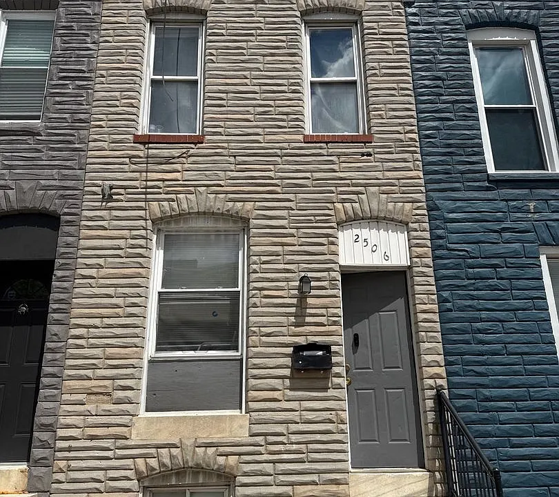 2506 E Madison St