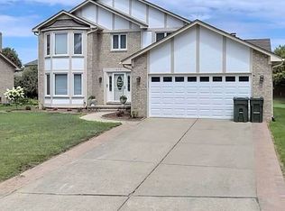 477 Daylily Dr, Rochester Hills, MI 48307