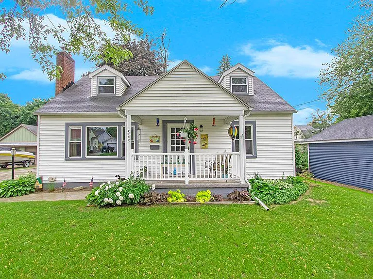 383 Elizabeth St — Photo 2
