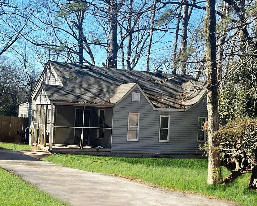 2nd image of 2009 Pryor Rd SW