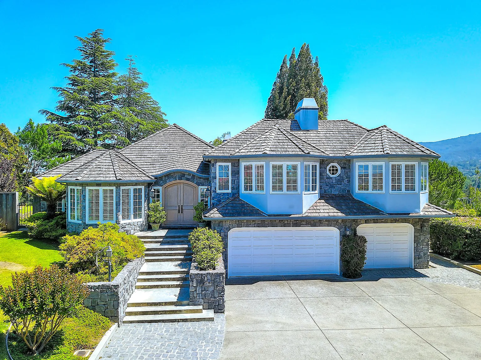 300 La Cuesta Dr photo 1
