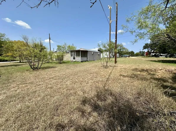 366 Saint Kitts Rd, Comanche, TX 76442