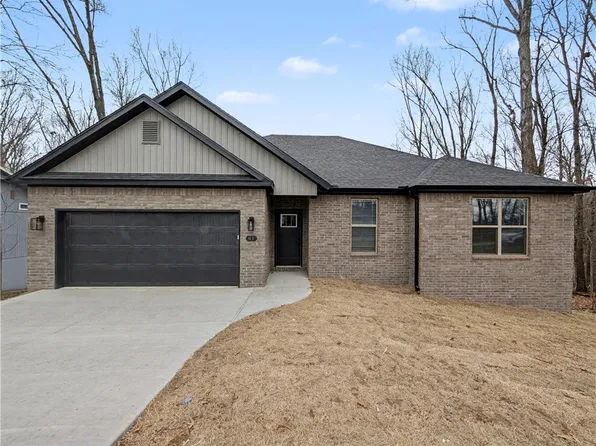 61 London Dr, Bella Vista, AR 72715