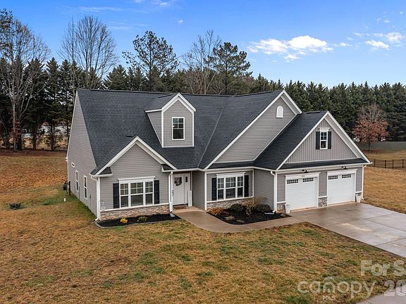 2nd image of 124 Falls Leaf Dr