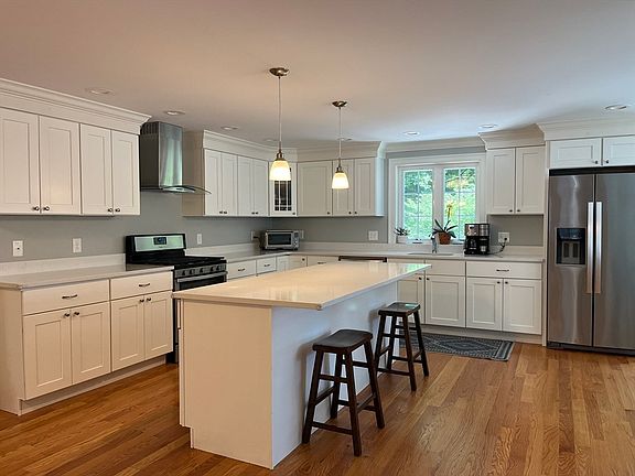3rd image of 41 Rangeley Rd Unit 41