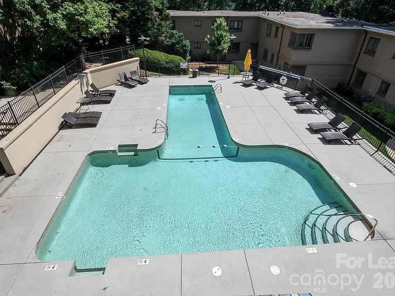 239 N Dotger Ave — Photo 12