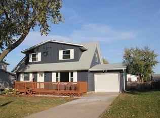 1147 Jefferies Dr, Clinton, IA 52732