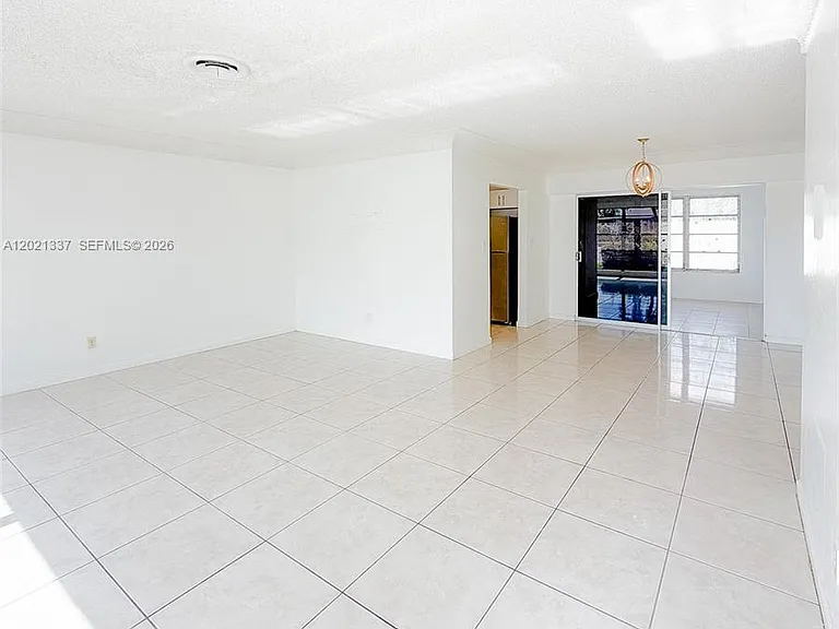 1650 NW 26th Ter — Photo 4