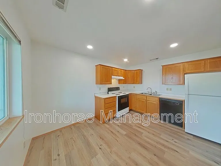 8 Michael Grove Ave #10 — Photo 7