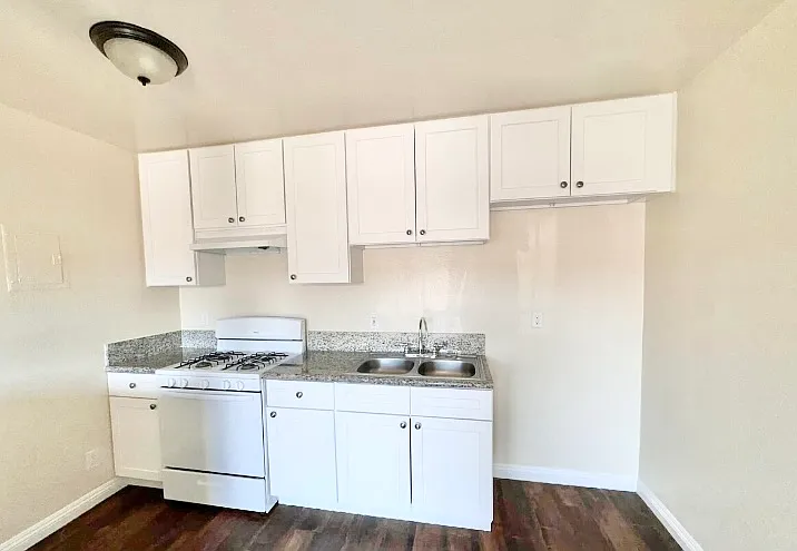 6729 Woodley Ave #4 — Photo 3