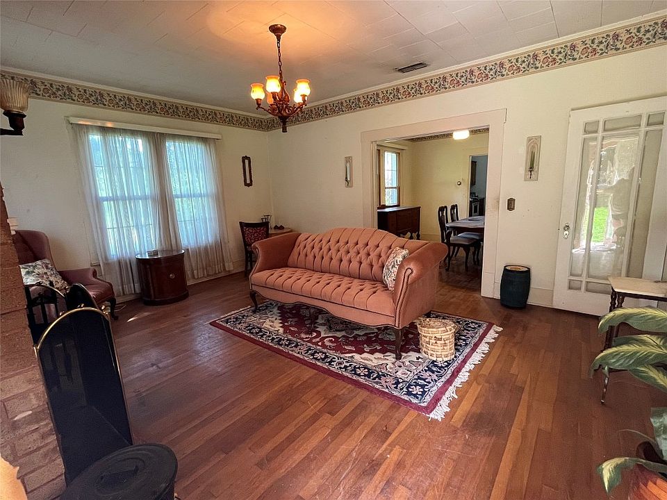 1st image of 326 Church St