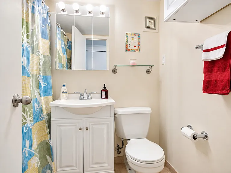 12 Stoneholm St #407 — Photo 4