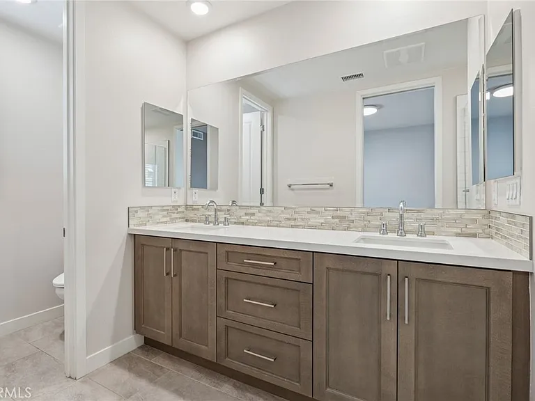 3189 Doheny Way — Photo 25