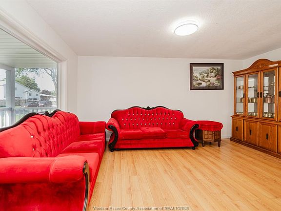5th image of 3444 Hemlock Rd