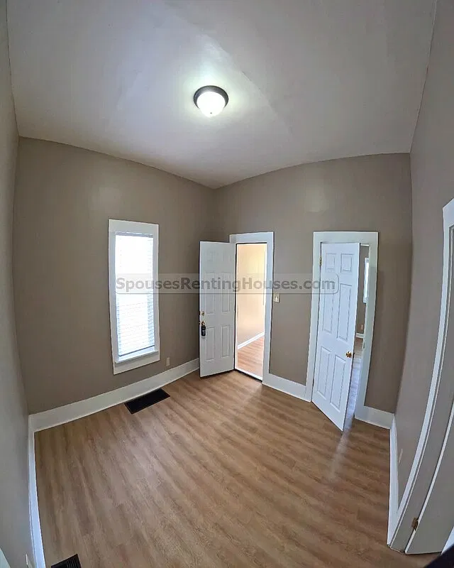 Studio, 1.0 bath, $900 — Photo 3