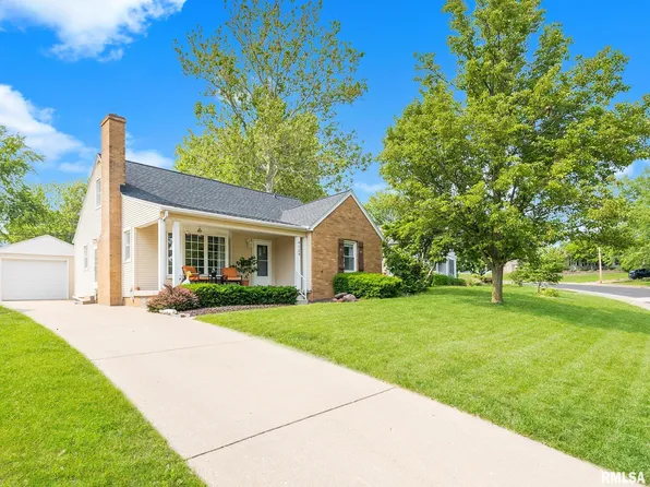 4129 N Hollyridge Cir, Peoria, IL 61614