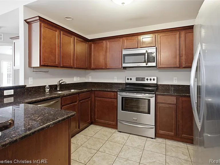 8413 Heywood Cir — Photo 5