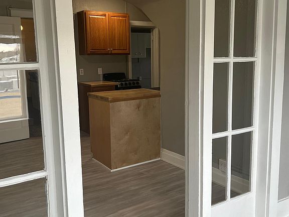 2nd image of 303 2nd Ave W #11