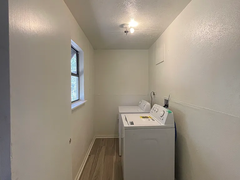 1305 Lynn St — Photo 7
