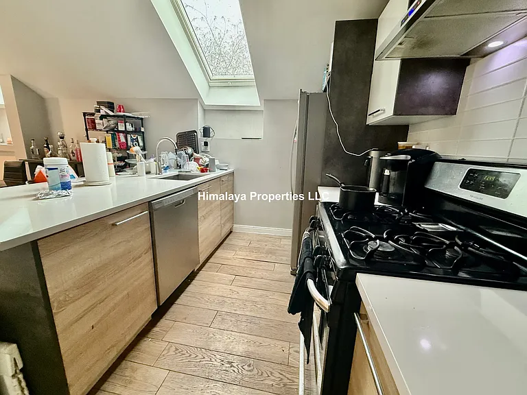 407 Dudley St #6 — Photo 2