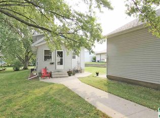 25 N Main St, Alta, IA 51002
