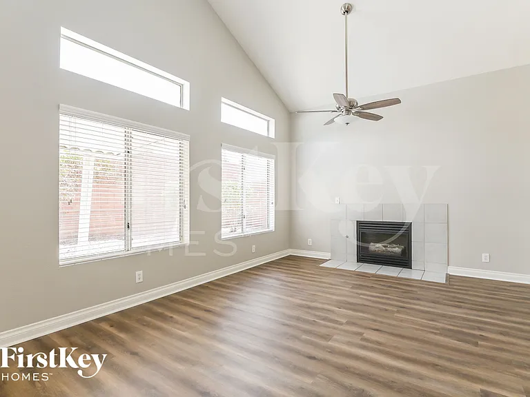 1573 Alpine Hills Ave — Photo 9