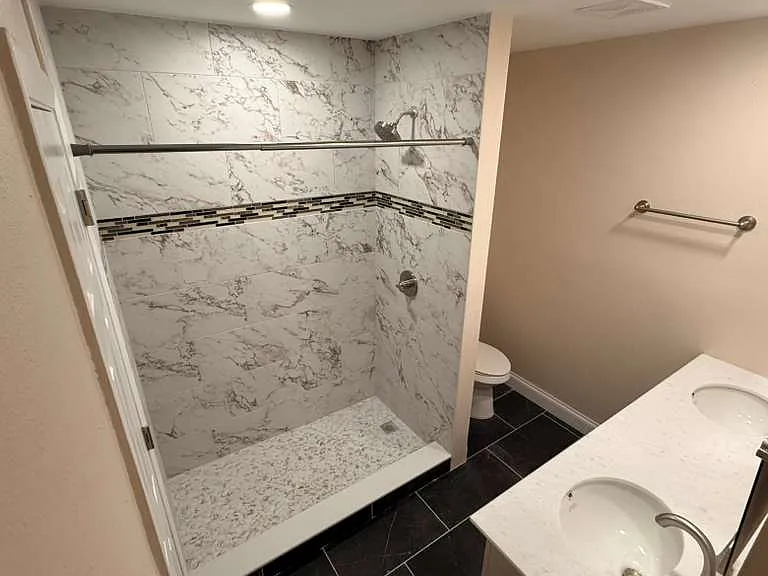 Fully renovated primary bathroom (2nd floor)