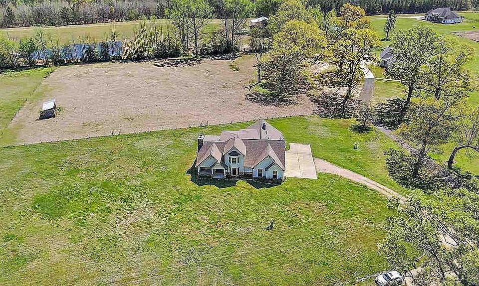 1st image of 121 Oakwood Pl