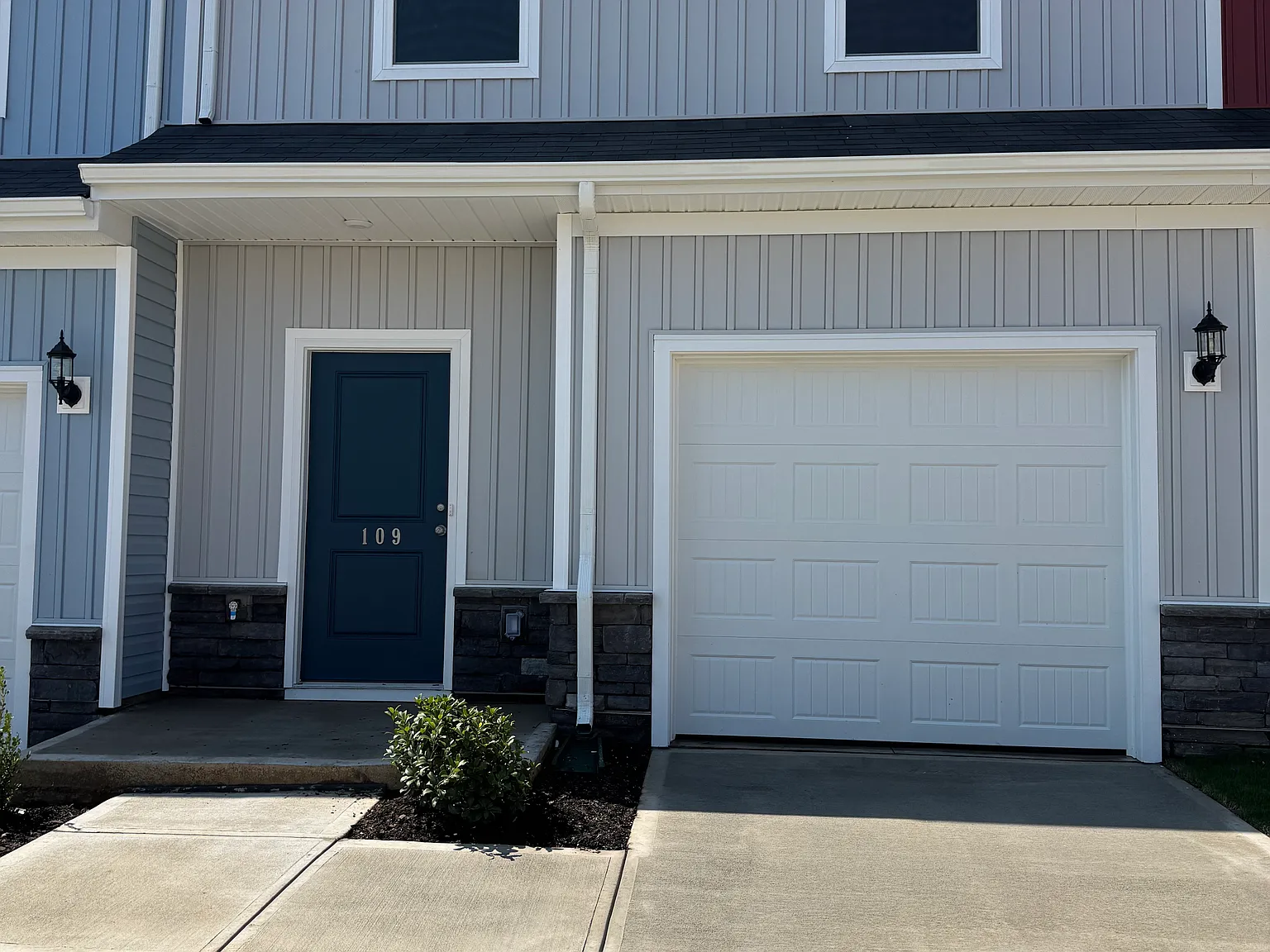 3 bed, 2.5 bath, 1470 sqft, $1,900 — Photo 1