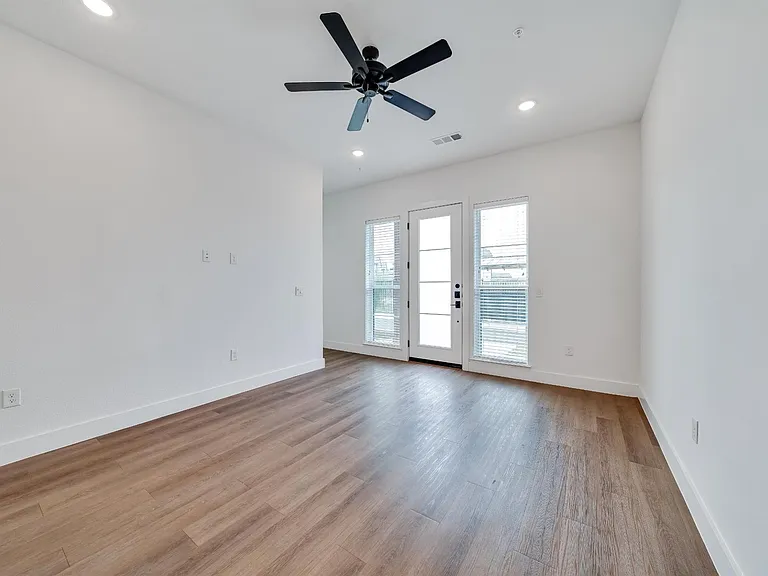 1601-334 Mustang Dr — Photo 3