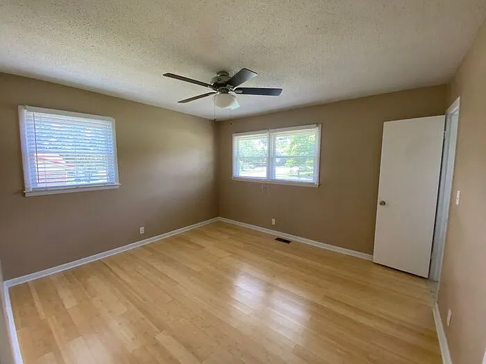 512 Clift Dr — Photo 12