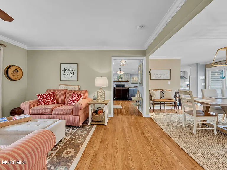 60 Farrell Dr — Photo 13