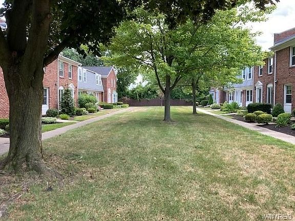 2nd image of 85 Oakbrook Dr APT H