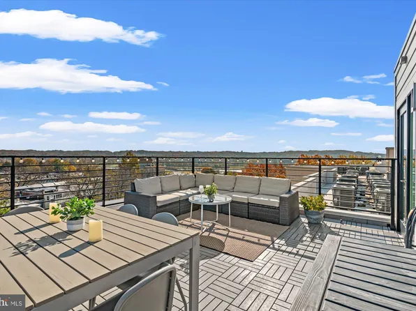 732 15th St SE APT 6, Washington, DC 20003