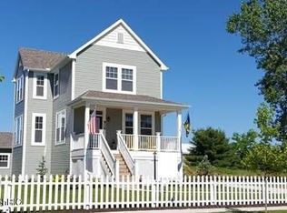 466 Summer Grove Dr, Douglas, MI 49406