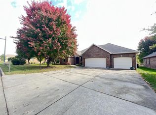 1452 N Marlowe Ave, Springfield, MO 65802