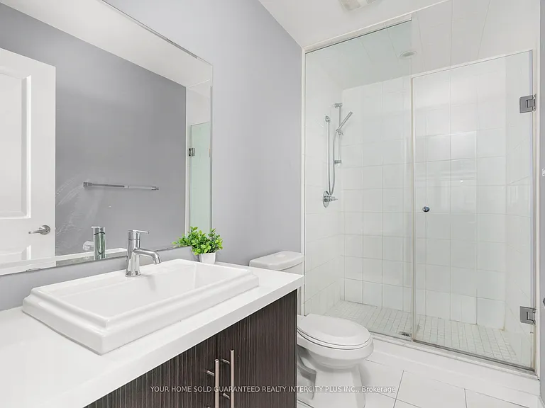 3910 Major Mackenzie Dr — Photo 9