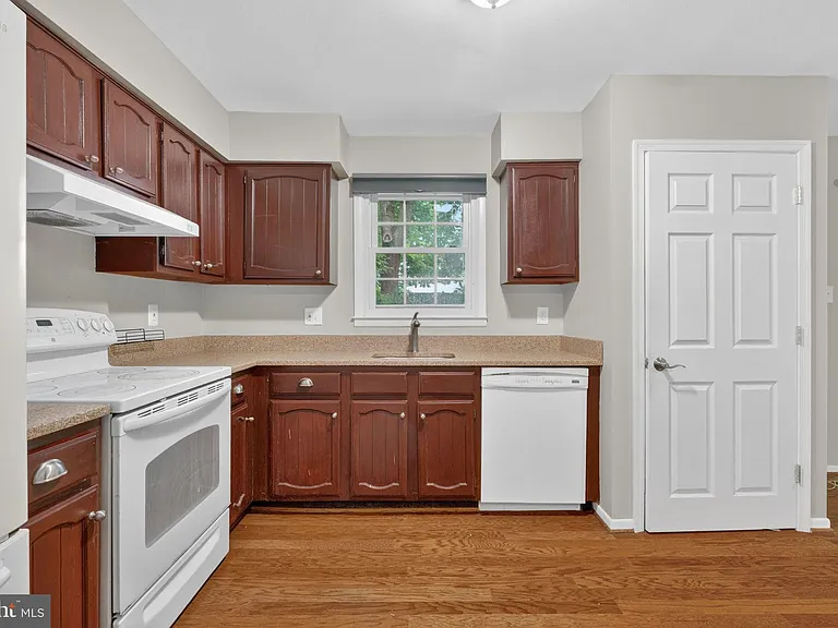 9821 Owens Ct — Photo 12