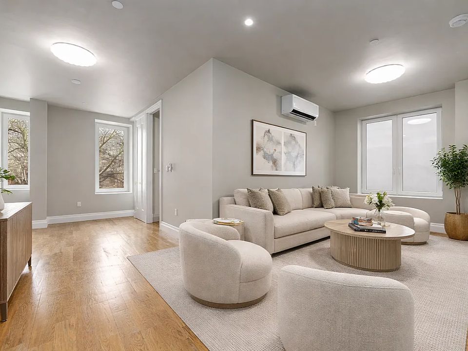 1st image of 135 Russell St #3A