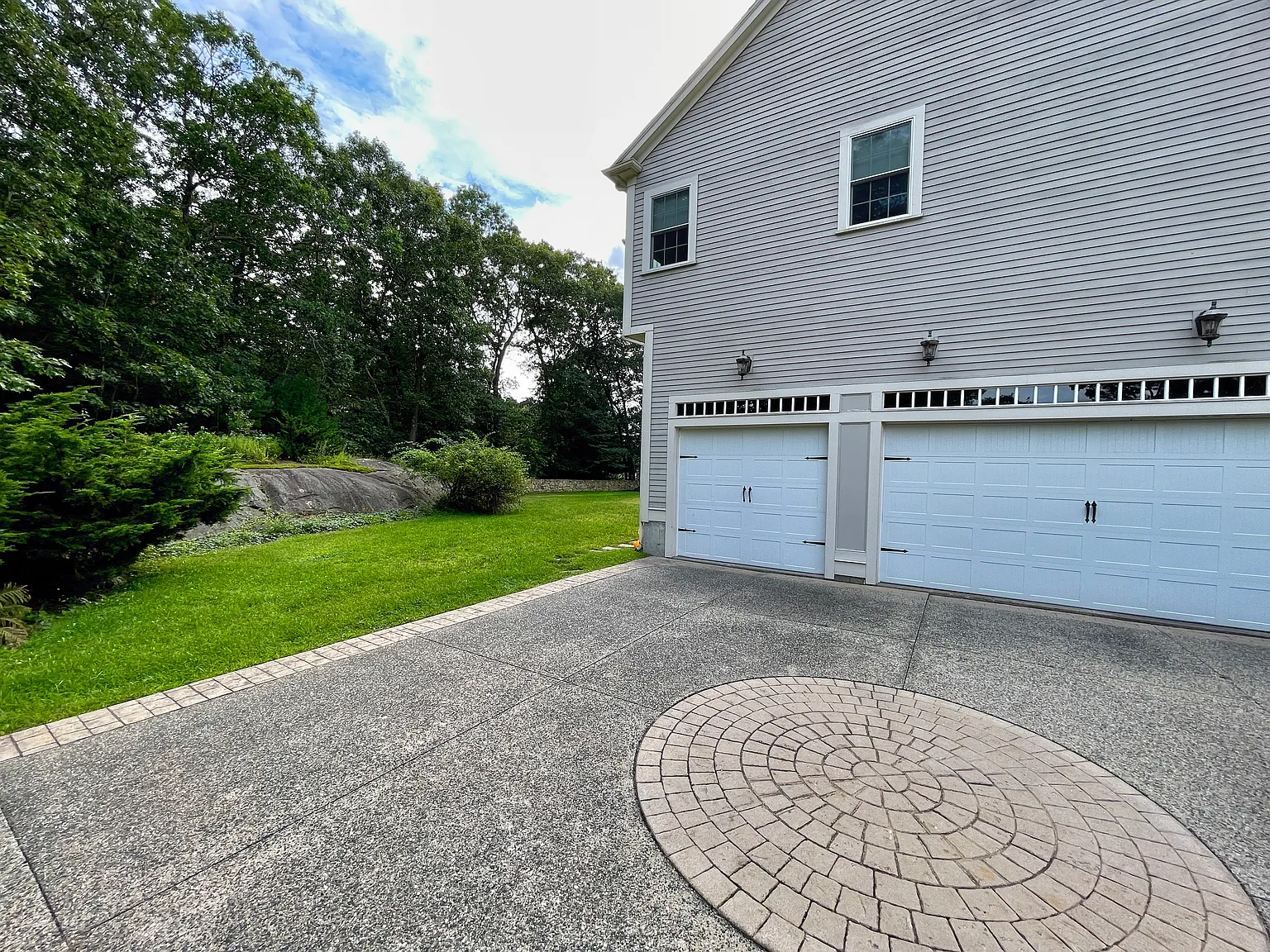 4 bed, 3.5 bath, 4200 sqft, $7,350 — Photo 4