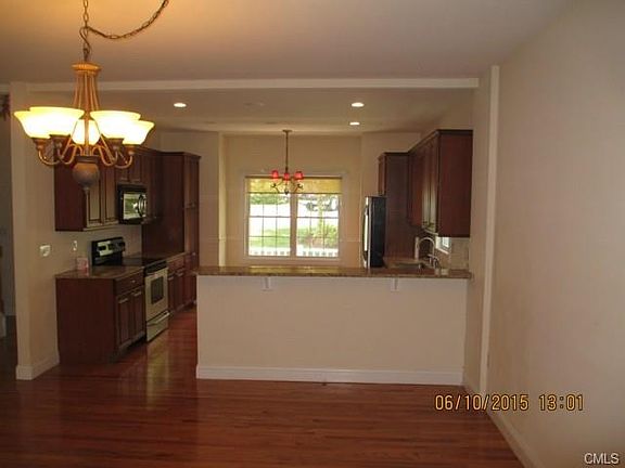 5th image of 353 Spruce Hill Dr