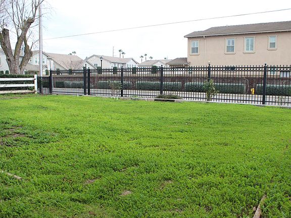 3rd image of 681 Taylor Rd